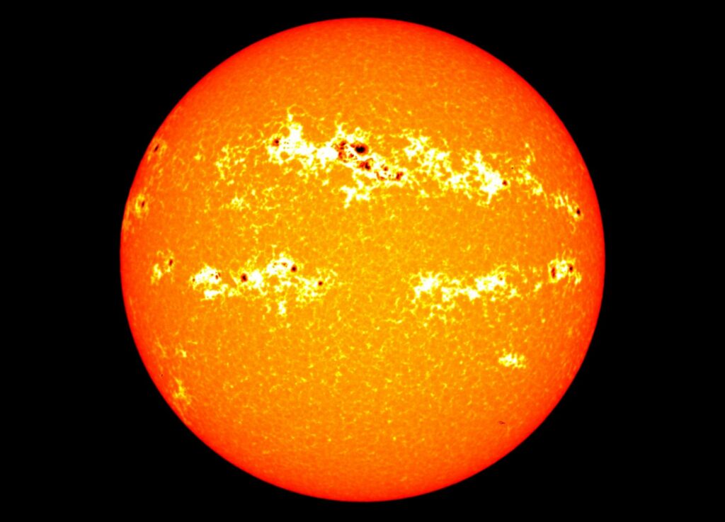 Детальніше про статтю Цікаві факти про Сонце. 3 травня – День Сонця